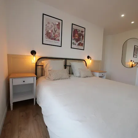D-day Aparthotel