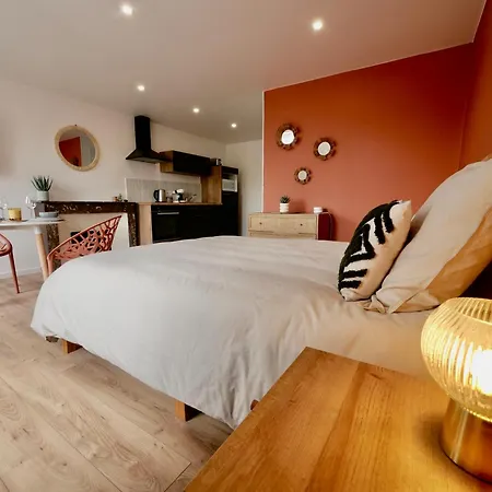 D-day מלון דירות 3*