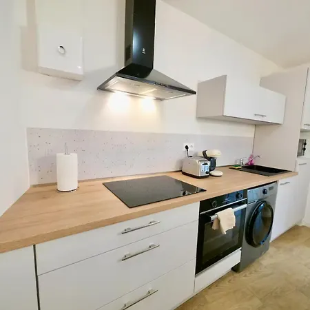 D-day מלון דירות קרנטן