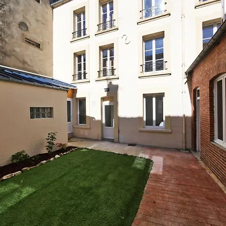 Aparthotel D-day *